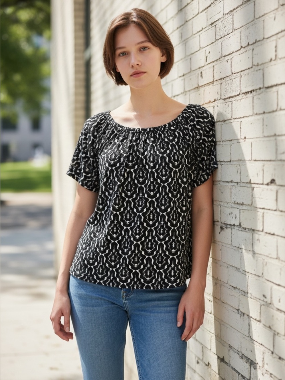 Loft Geometric Black/White Flutter Sleeve Print Top- Size M